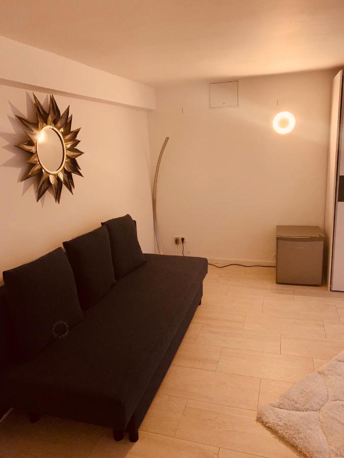 Souterrain Zimmer Mit Separatem Eingang Und Bad Düsseldorf Exteriör bild