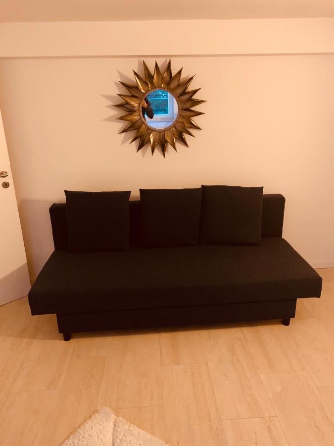 Souterrain Zimmer Mit Separatem Eingang Und Bad Düsseldorf Exteriör bild