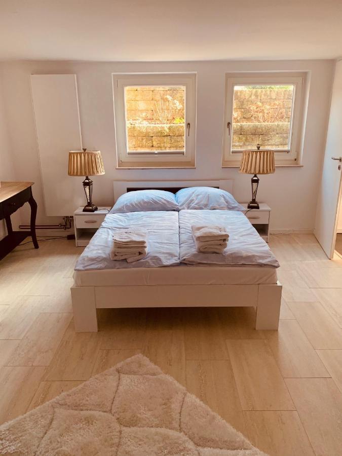 Souterrain Zimmer Mit Separatem Eingang Und Bad Düsseldorf Exteriör bild