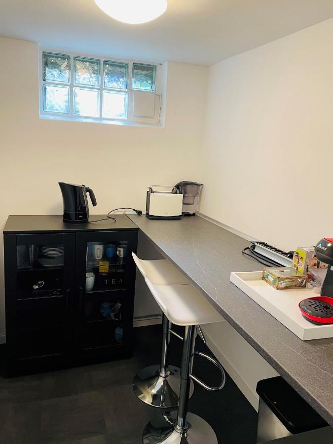 Souterrain Zimmer Mit Separatem Eingang Und Bad Düsseldorf Exteriör bild